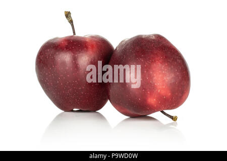 Deux pommes Red Delicious isolé sur fond blanc Banque D'Images