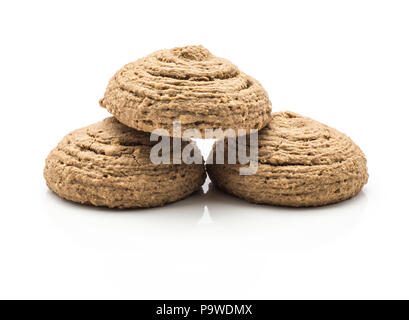 Cookies avoine cacao trois biscuits de forme isolé sur fond blanc croustillant brun Banque D'Images