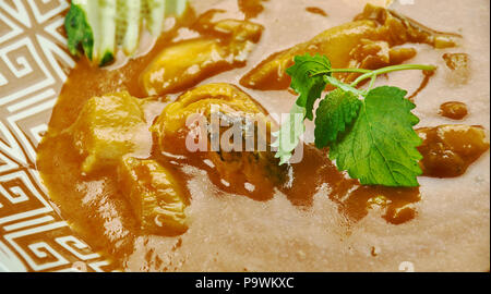 Alleppey curry de poisson - Style Kerala Curry de Poisson épicé qui est légèrement piquant en raison de l'utilisation des matières les mangues ou le tamarin. Banque D'Images