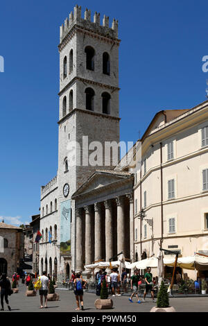 Église de Santa Maria sopra Minerva, la Piazza del Comune, assise, Ombrie, Italie Banque D'Images