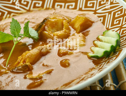 Alleppey curry de poisson - Style Kerala Curry de Poisson épicé qui est légèrement piquant en raison de l'utilisation des matières les mangues ou le tamarin. Banque D'Images