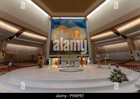 Knock, Mayo, Ireland - 17 juillet 2018 : Sanctuaire marial national de l'Irlande à Mayo, visité par plus de 1,5 millions de personnes chaque année. Le pape François . Banque D'Images