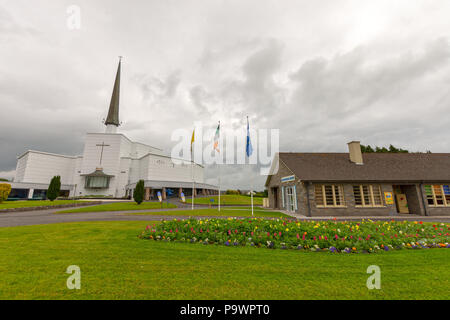 Knock, Mayo, Ireland - 17 juillet 2018 : Sanctuaire marial national de l'Irlande à Mayo, visité par plus de 1,5 millions de personnes chaque année. Le pape François . Banque D'Images