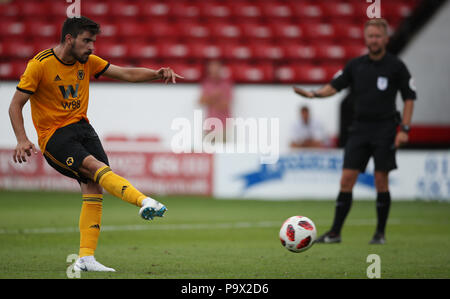 Ruben Neves de Wolverhampton Wanderers a obtenu des scores de pénalité au cours d'un match amical d'avant-saison au stade Banks's, Walsall. APPUYEZ SUR ASSOCIATION photo. Date de la photo: Jeudi 19 juillet 2018. Le crédit photo devrait se lire comme suit : Nick Potts/PA Wire. Aucune utilisation avec des fichiers audio, vidéo, données, listes de présentoirs, logos de clubs/ligue ou services « en direct » non autorisés. Utilisation en ligne limitée à 75 images, pas d'émulation vidéo. Aucune utilisation dans les Paris, les jeux ou les publications de club/ligue/joueur unique. Banque D'Images