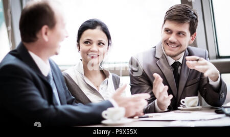 Portrait de smart business partners communiquer en réunion Banque D'Images