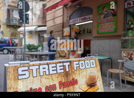 Street Food signe et vendeur en Italie, Europe Banque D'Images