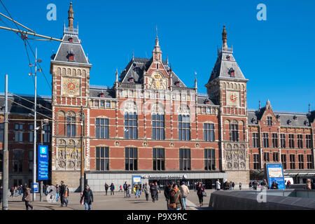 La gare la Gare Centrale d'Amsterdam, Pays-Bas, Hollande, Europe Banque D'Images