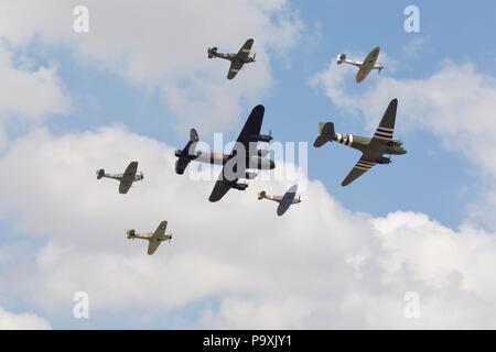 BBMF Trenchard Plus formation au Royal International Air Tattoo 2018 célébrant les 100 ans de la Royal Air Force Banque D'Images