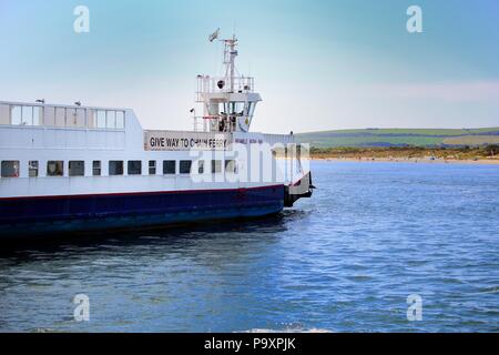 Bancs, Dorset, Angleterre - 02 juin 2018 : La chaîne Sandbanks Ferry, Baie des ronces, qui traverse l'entrée du port de Poole Banque D'Images