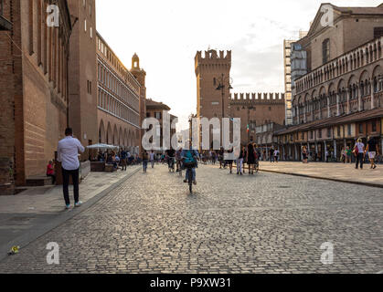 Ferrara, Italie - 10 juin 2017 : La Piazza Trento Trieste à Ferrare, Italie.Square dans le centre historique de Ferrare, un lieu de rencontre de la citoyenneté et de t Banque D'Images