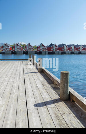 Cabines traditionnelles à Svolvær, îles Lofoten, Norvège Banque D'Images