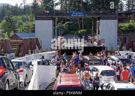 BC Ferries car ferry et de passagers à l'amarrage terminal Couverture Snug à Bowen Island, près de Vancouver, Colombie-Britannique, Canada Banque D'Images