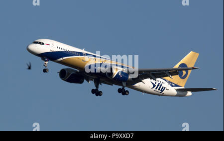 Le Boeing-757 avion à réaction civil de I-Fly compagnie charter dans l'air. Banque D'Images