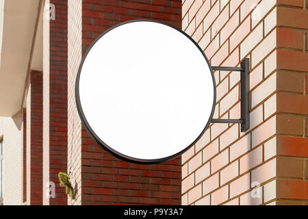 Blank round pancarte sur le mur de brique. 3d illustration Banque D'Images