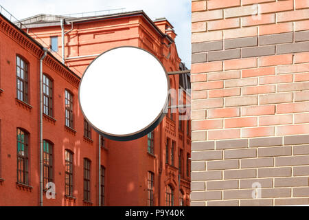 Blank round pancarte sur le mur de brique. 3d illustration Banque D'Images