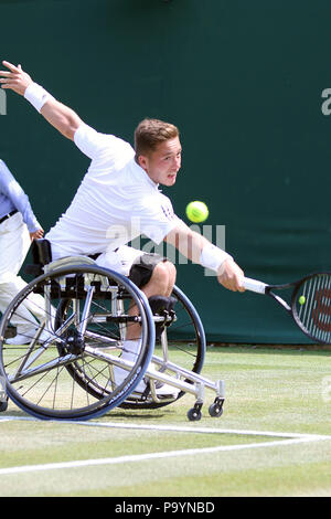 Alfie Hewett de Grande-Bretagne (en photo) qui se font concurrence sur les du tennis masculin des célibataires v Stéphane Houdet de France concours fauteuil roulant à Wimbledon en 2018. Alfie Hewett a gagné 7-6 6-4. Banque D'Images