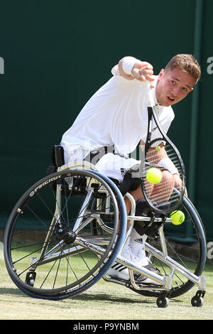 Alfie Hewett de Grande-Bretagne (en photo) qui se font concurrence sur les du tennis masculin des célibataires v Stéphane Houdet de France concours fauteuil roulant à Wimbledon en 2018. Alfie Hewett a gagné 7-6 6-4. Banque D'Images