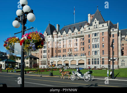 Hôtel Fairmont Empress à Victoria, BC, Canada. Victoria British Columbia Canada Empress Hotel avec chariot à cheval en été 2018. Banque D'Images