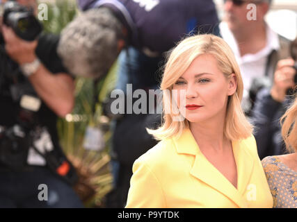 11 mai 2016 - Cannes, France : Kirsten Dunst assiste à la photocall du jury lors de la 69e Festival de Cannes. Kirsten Dunst lors du 69eme Festival de Cannes. *** FRANCE / PAS DE VENTES DE MÉDIAS FRANÇAIS *** Banque D'Images