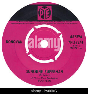 UK 45 tr/min 7' single de Sunshine Superman par Donovan sur le label Pye de 1966. Écrit par Donovan Leitch et produit par Mickie Most. Banque D'Images