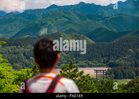 Pèlerinage de Kumano kodo. Otorii. Tori culte porte qui marque l'entrée de Oyunohara. Nakahechi. Wakayama. L'UNESCO. Le Japon Banque D'Images