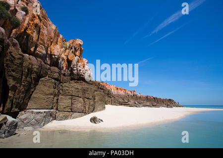 Une plage de sable blanc dans le Kimberley, Australie occidentale Banque D'Images