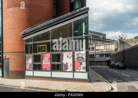 Une partie de l'Keyworth Centre, partie de London South Bank University. Il contient des salles d'enseignement, un centre de conférence, un théâtre d'événements et d'un café. Banque D'Images