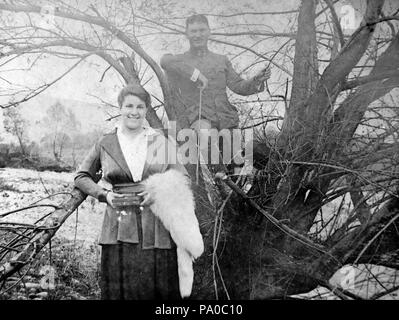 652 Première Guerre mondiale, une cour, homme et femme, sourire, 7898 Fortepan uniforme Banque D'Images