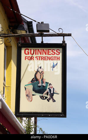 Pour GUINNESS signe de force en Irlande Banque D'Images