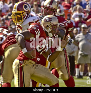 San Francisco, Californie, USA. 22 Sep, 2002. San Francisco 49ers en marche arrière Kevan Barlow (32) le dimanche, 22 septembre 2002, à San Francisco, Californie. Les 49ers défait les Redskins 20-10. Crédit : Al Golub/ZUMA/Alamy Fil Live News Banque D'Images