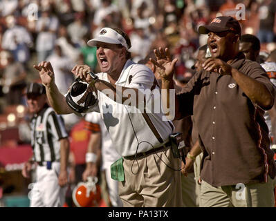 San Francisco, Californie, USA. Sep 21, 2003. L'entraîneur-chef Browns Butch Davis le dimanche, 21 septembre 2003, à San Francisco, Californie. Le Browns défait les 49ers 13-12. Crédit : Al Golub/ZUMA/Alamy Fil Live News Banque D'Images