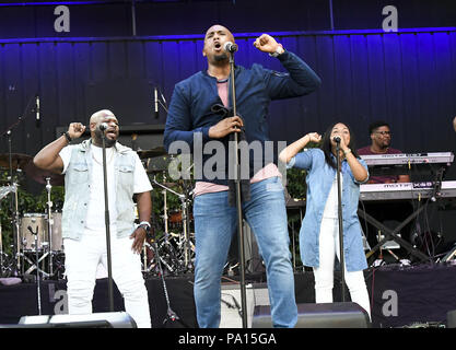 Philadelphie, Pennsylvanie, USA. 19 juillet, 2018. Chanteuse de gospel contemporain ANTHONY BROWN, joue avec la thérapie de groupe au Centre de musique de Dell à Philadelphie PA Credit : Ricky Fitchett/ZUMA/Alamy Fil Live News Banque D'Images