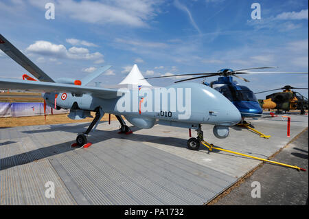 Farnborough, Hampshire, Royaume-Uni. 19 juillet, 2018. Une des Industries Aérospatiales turque Anka moyenne altitude longue endurance (MALE) véhicule aérien sur l'affichage sur le quatrième jour du Farnborough International Airshow (FIA), qui se déroule, à Farnborough, Hampshire, Royaume-Uni. Le spectacle aérien, un vitrine pour l'industrie de l'aviation, est le plus grand de son genre et attire les acheteurs civils et militaires du monde entier. visiteurs professionnels sont normalement de plus de 100 000 personnes. Le volet commercial de l'exposition se poursuivra jusqu'au 20 juillet et est suivie d'un week-end de l'affiche de l'air destiné au grand public. Cre Banque D'Images