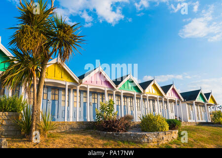 Weymouth, Dorset, UK. 20 juillet 2018. Météo britannique. Greenhill Chalets à la station balnéaire de Weymouth, dans le Dorset par une chaude matinée ensoleillée réglées. Crédit photo : Graham Hunt/Alamy Live News Banque D'Images
