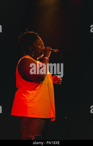 Festival ARBORESCENCE Lamer , UK, date 19e, juillet, 2018, Yazmin Lacey jouant sur la scène de l'ARC Le jeudi soir, le Crédit : Guy Peterson. Banque D'Images