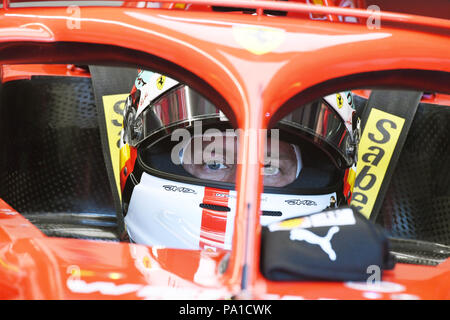 20 juillet 2018, l'Allemagne, Hockenheim, Motor sports, Championnat du Monde de Formule 1, Grand Prix de l'Allemagne : l'allemand Sebastian Vettel, pilote de la Scuderia Ferrari se prépare pour sa deuxième formation. Photo : Uli Deck/dpa Banque D'Images