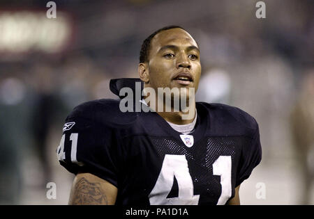 Oakland, Californie, USA. 2 Décembre, 2002. Oakland Raiders arrière défensif Eric Johnson (41) le lundi 2 décembre 2002, à Oakland, Californie. Les raiders défait les Jets 26-20. Crédit : Al Golub/ZUMA/Alamy Fil Live News Banque D'Images