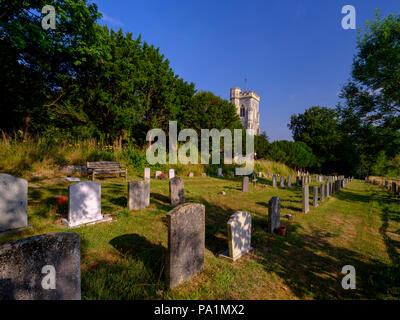 Vue d'été de l'Évangéliste St James Church, à l'Ouest dans la vallée de Meon Meon dans le parc national des South Downs, Hampshire, Royaume-Uni Banque D'Images