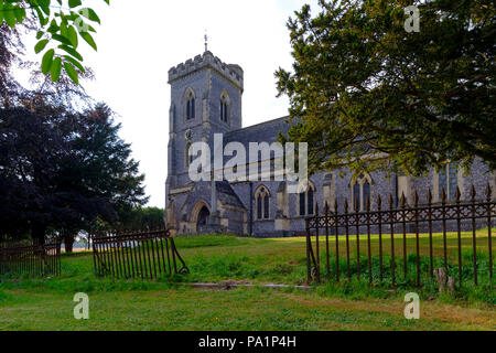 Vue d'été de l'Évangéliste St James Church, à l'Ouest dans la vallée de Meon Meon dans le parc national des South Downs, Hampshire, Royaume-Uni Banque D'Images