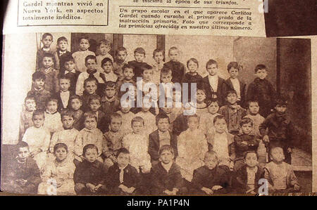 281 Carlitos Gardel con sus compañeros de primer grado C Banque D'Images