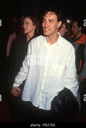 WESTWOOD, CA - le 23 mars : l'Acteur Brandon Lee assiste à la première de Los Angeles 'white men ne peut pas sauter" le 23 mars 1992 au Centre d'Avco Cinemas à Westwood, en Californie. Photo de Barry King/Alamy Stock Photo Banque D'Images