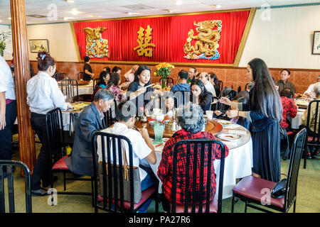 Orlando Florida, Chinatown, Lam's Garden Chinese, restaurant restaurants cuisine café, dim sum, salle à manger, grande famille, table, asiatique homme hommes, femme femme W Banque D'Images
