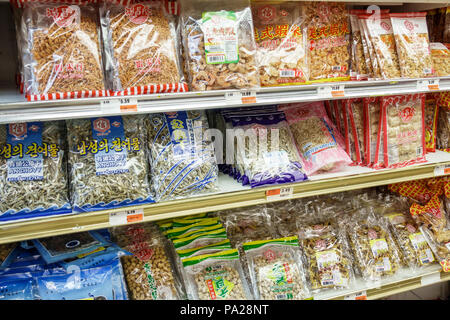 Orlando Florida,Chinatown,iFresh marché chinois,épicerie supermarché alimentaire,importation de nourriture ethnique,crevettes conservées séchées anchois fruits de mer,paquet,elle Banque D'Images