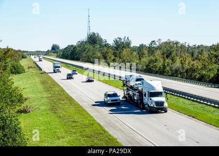 Floride,Kenansville,Florida Turnpike route à péage camion routier, autoroute à deux voies divisée, médiane, FL171029143 Banque D'Images