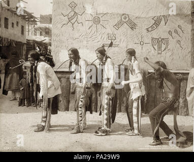 324 habitants de falaise sur la danse du Serpent Pike à la foire mondiale de 1904 Banque D'Images