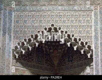 PALACIO DE LA MADRAZA - ESCUELA MUSULMANA FUNDADA POR YUSUF I EN 1349 DEL QUE SE CONSERVA EL ORATORIO - DETALLE MOCÁRABES. Emplacement : PALACIO DE LA MADRAZA, Granada, Espagne. Banque D'Images