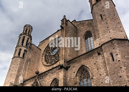 Le west end et rose du gothique catalan l'église Santa Maria del Mar à Barcelone, également connu sous le nom de "cathédrale de La Ribera' Banque D'Images