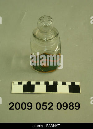 713 Moutarde Verre Jar pour Eddy's French Style la moutarde avec couvercle Banque D'Images