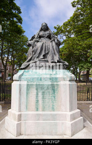 Statue de la reine Victoria à Tynemouth en Angleterre. La reine Victoria a régné de 1837 à 1901. Banque D'Images