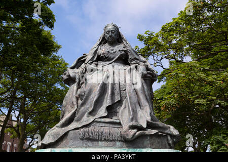 Statue de la reine Victoria à Tynemouth en Angleterre. La reine Victoria a régné de 1837 à 1901. Banque D'Images